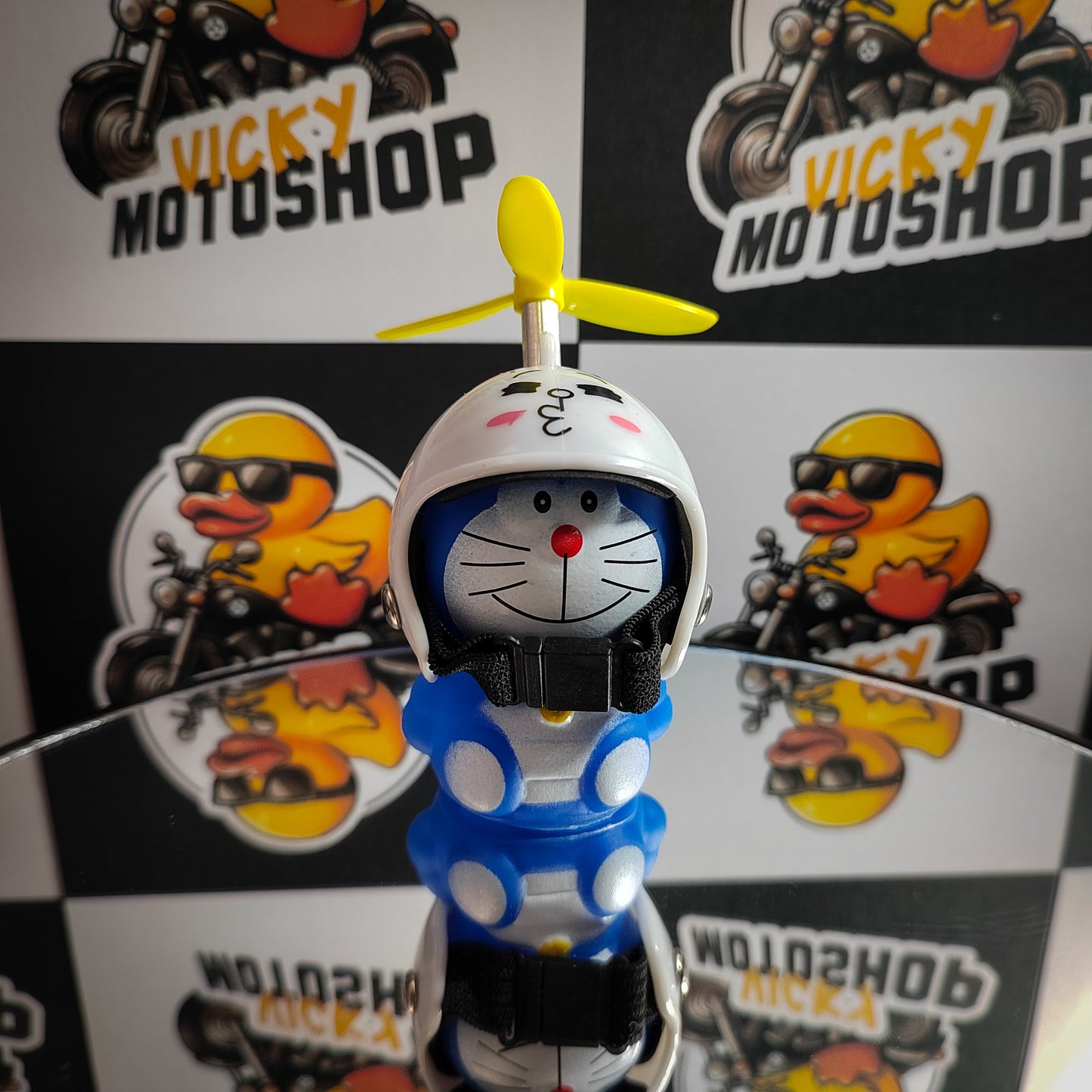 Doraemon Conejo Besos