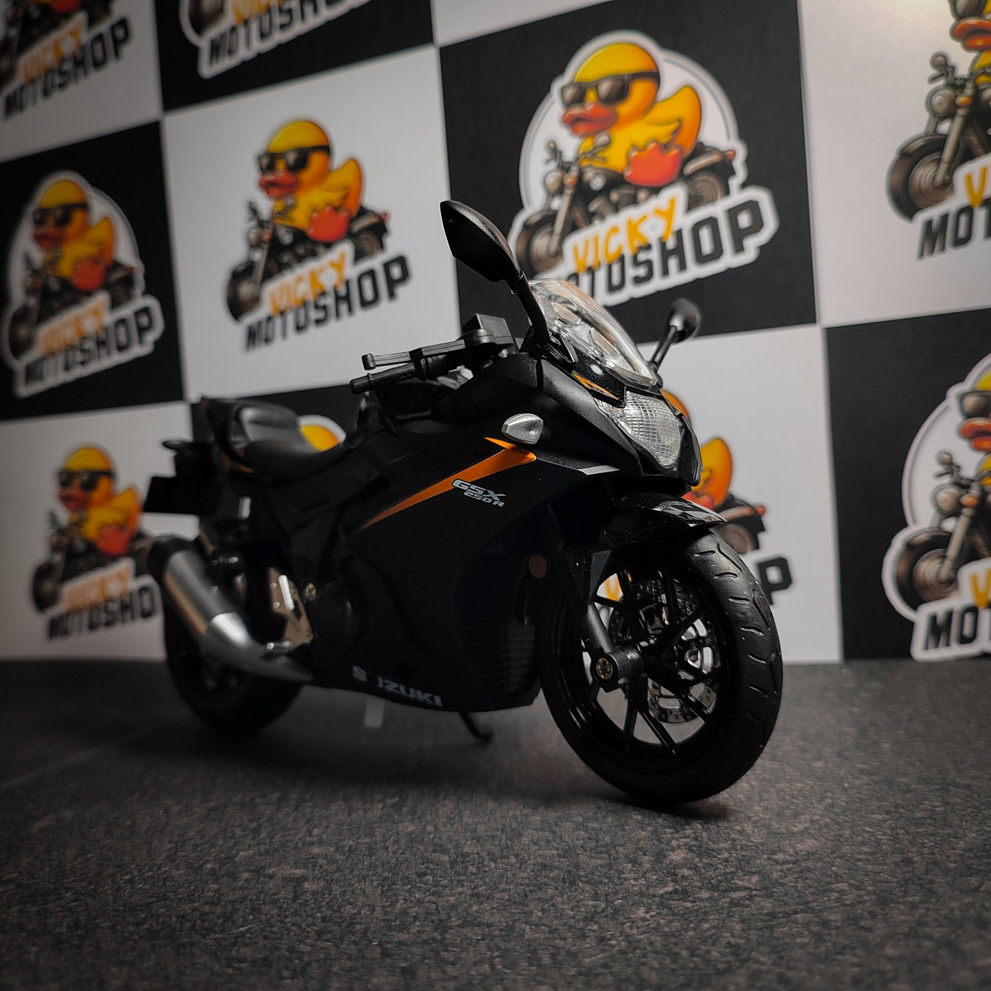 Suzuki GSX 250R Negra- Hua Yi 1:12
